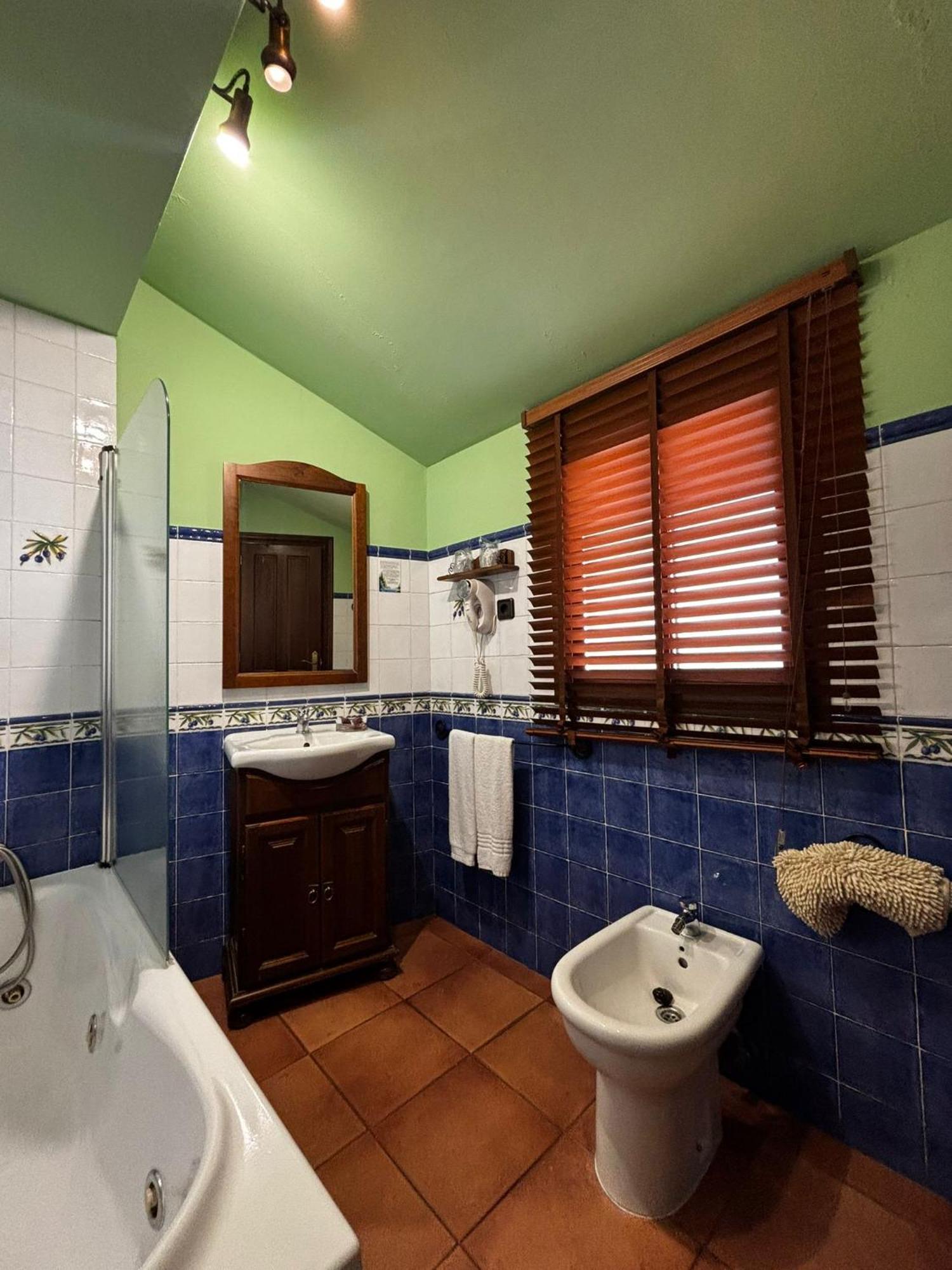 Hotel Baviera Linares  Exteriör bild